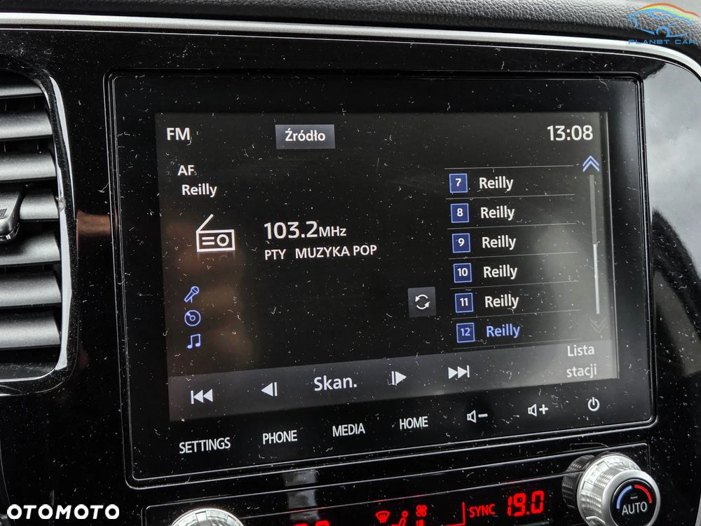 Mitsubishi Outlander 2.4 4WD Plug-In Hybrid Plus - 28