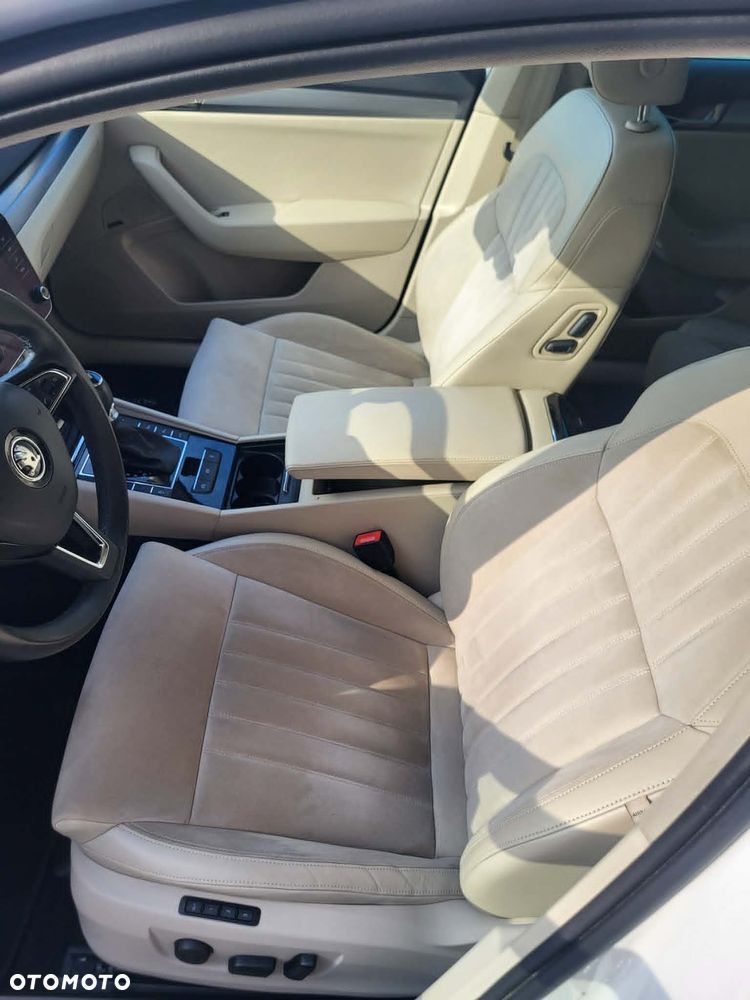Skoda Superb 2.0 TDI DSG Premium Edition - 9