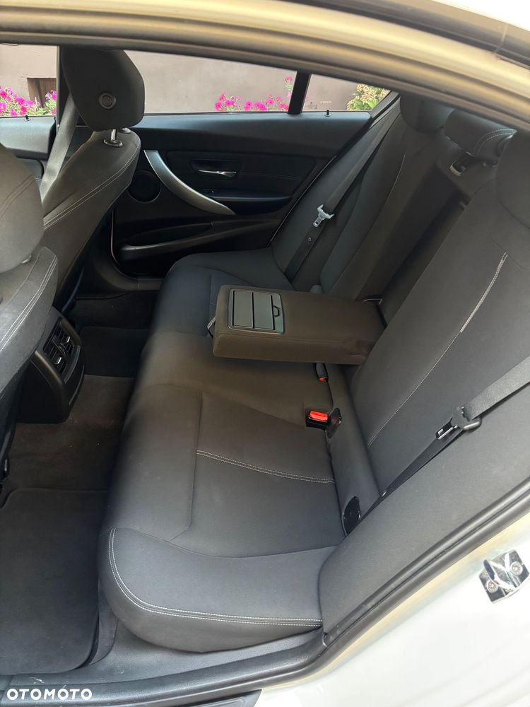 BMW Seria 3 320d Sport Line - 21