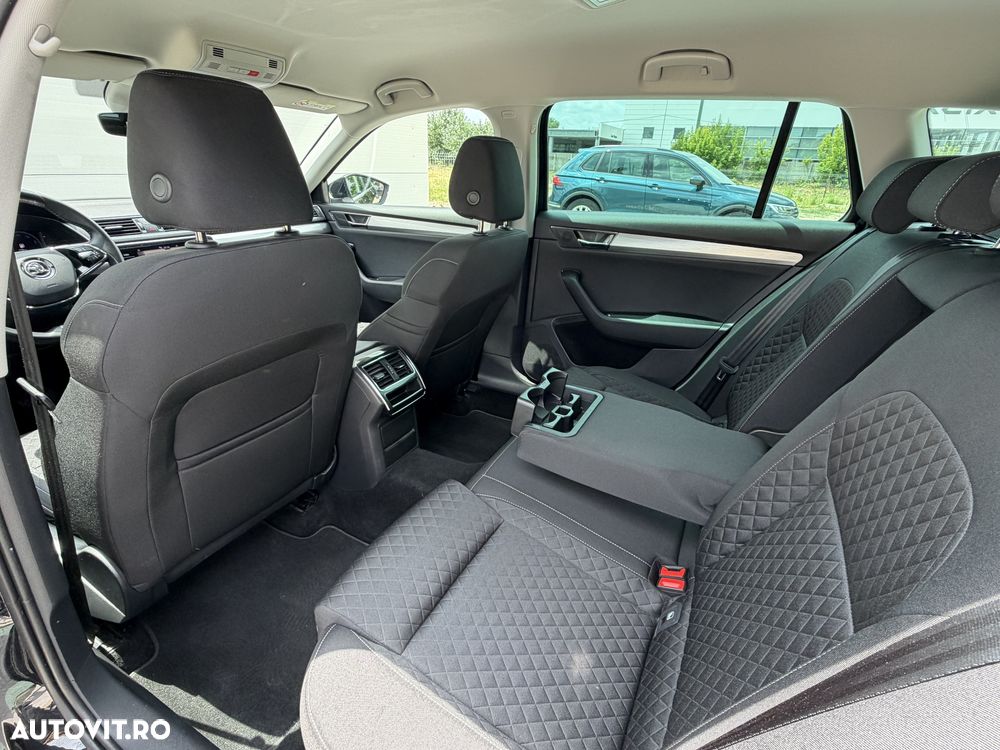 Skoda Superb 2.0 TDI DSG Ambition - 29