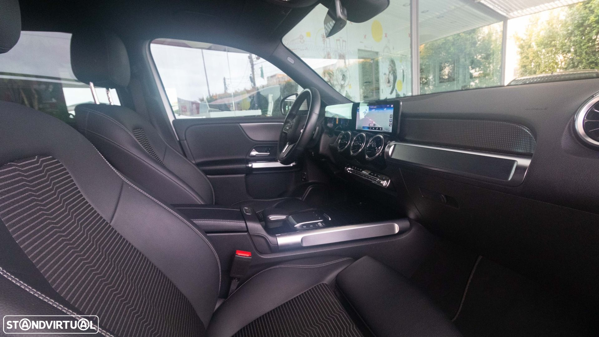 Mercedes-Benz GLB 200 - 12
