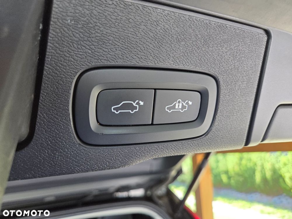 Volvo XC 60 B5 B AWD Plus Dark - 21
