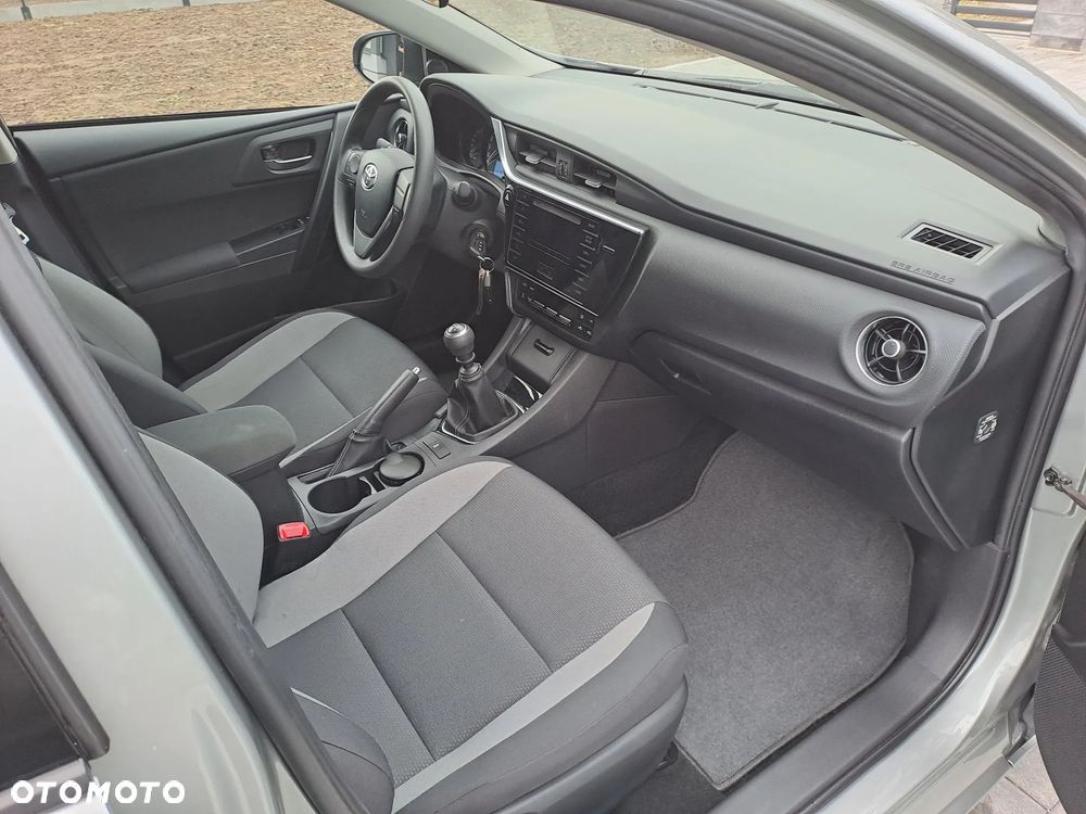 Toyota Auris - 10