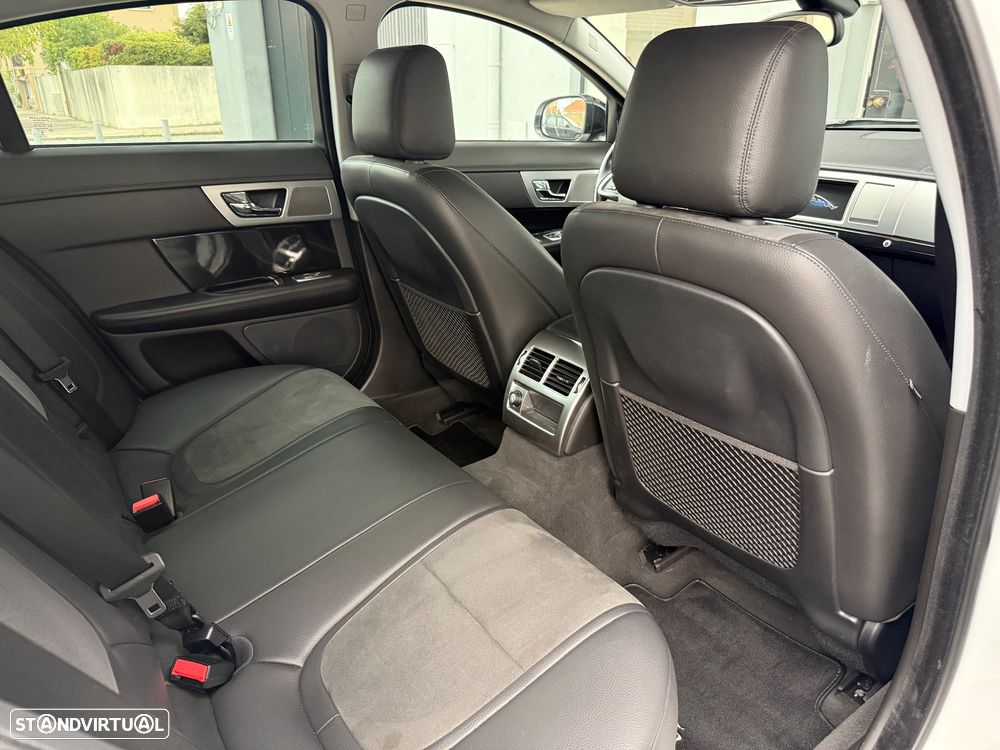 Jaguar XF 2.2 - 16