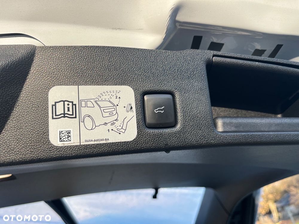 Ford Kuga 2.5 Duratec FHEV 4x4 ST-LINE - 17