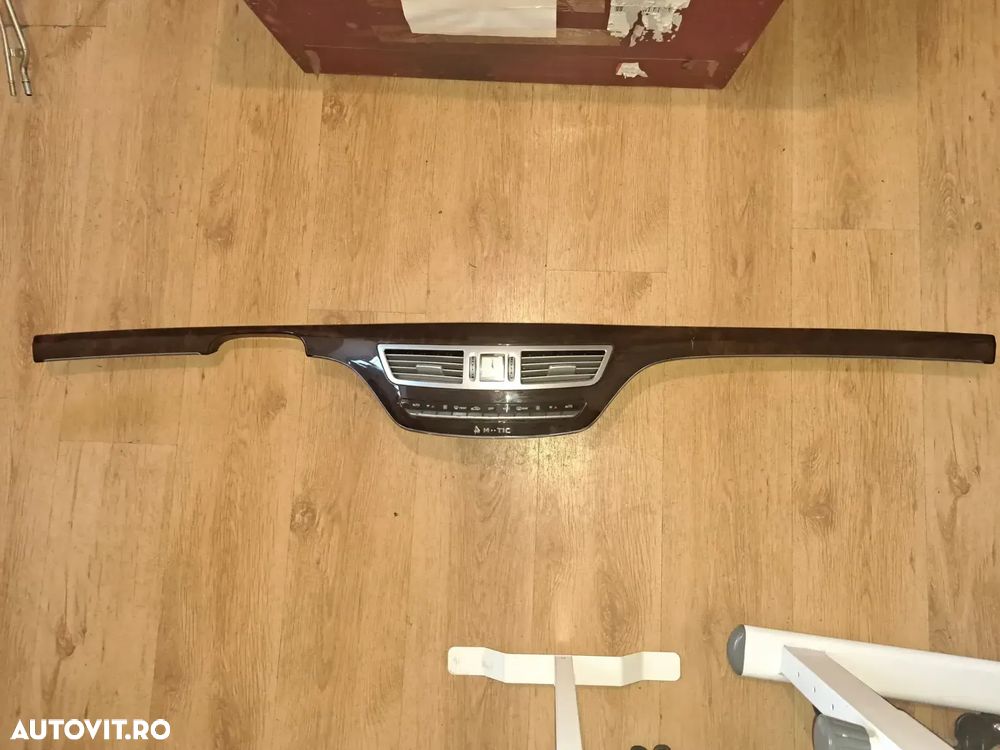 Ornament central bord cu grila gura ventilatie ceas si panou comanda clima ac aer conditionat Original Mercedes W221 S-class 4 matic S320 S450 S550 2007-2009 - 1
