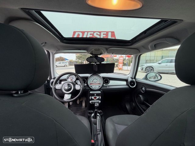 MINI 3 Portas Cooper D - 18