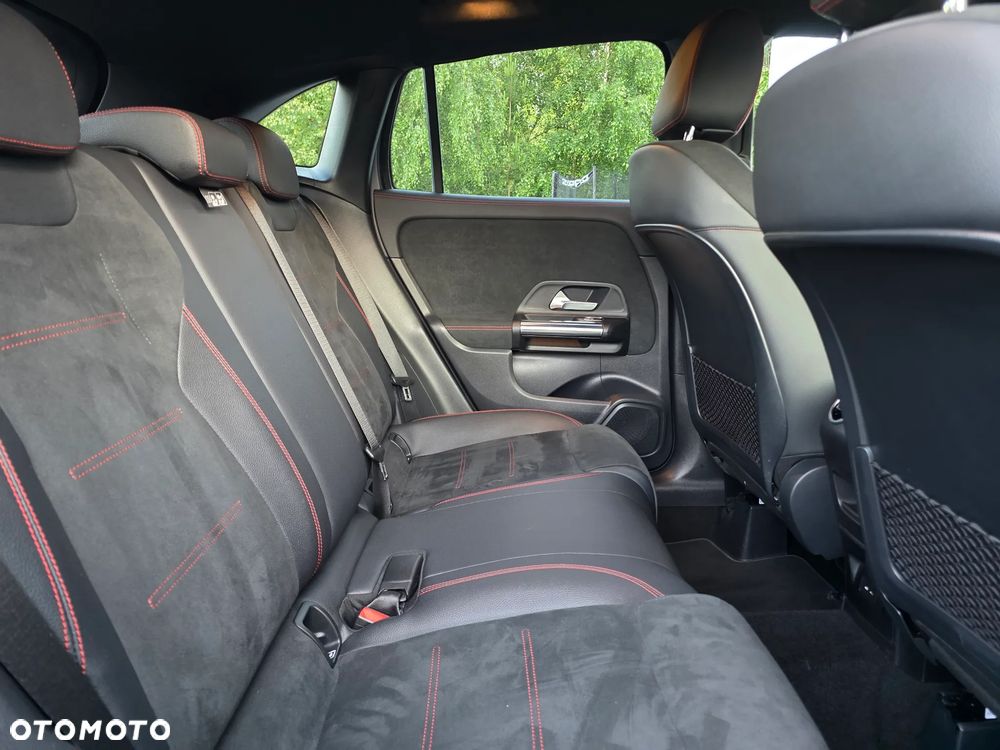 Mercedes-Benz GLA 200 d AMG Line - 36