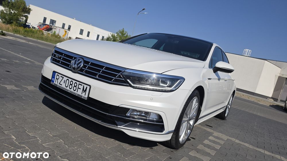 Volkswagen Passat - 1