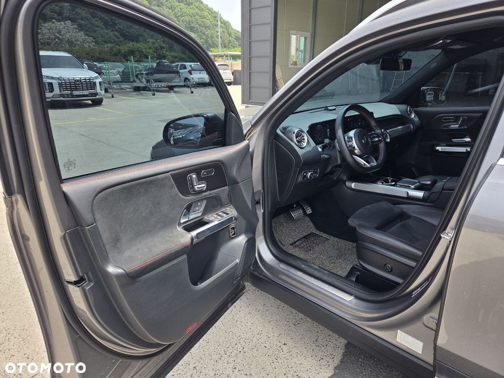Mercedes-Benz GLB 250 4-Matic AMG Line 8G-DCT - 23