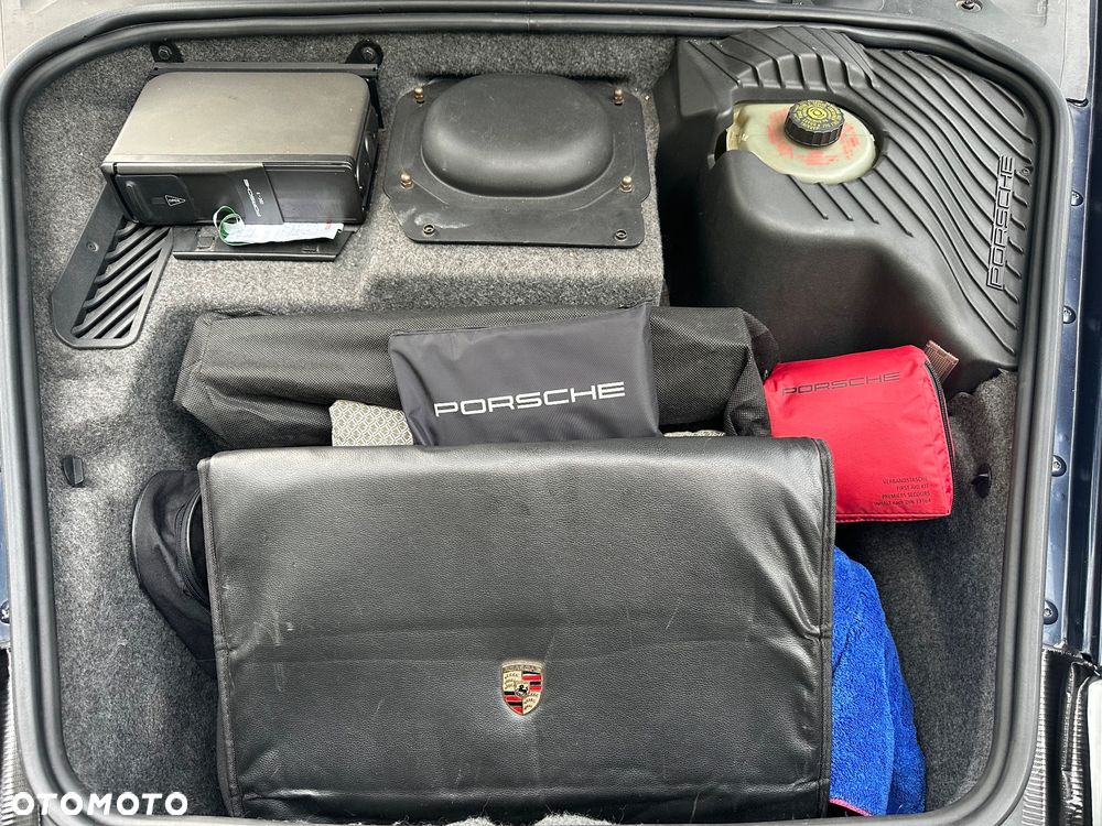 Porsche 911 Carrera 4 - 8