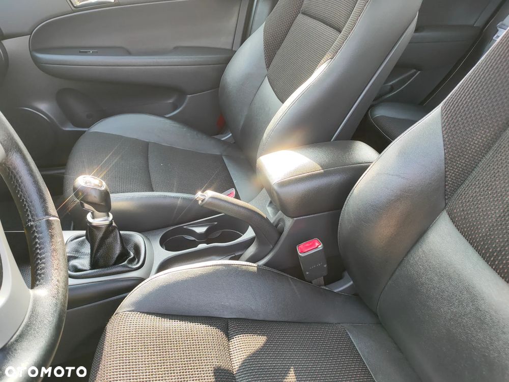 Hyundai i30 1.4 Base + - 23