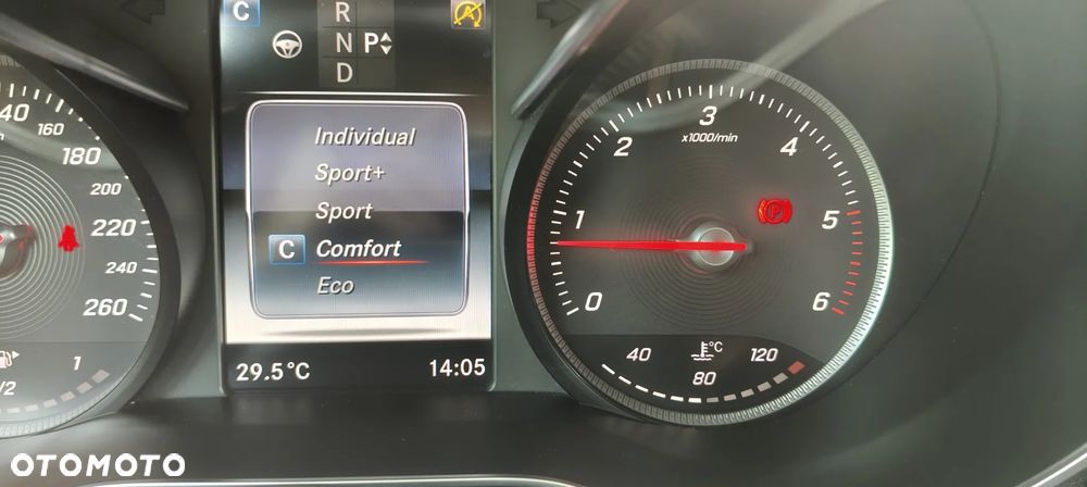 Mercedes-Benz GLC 250 d 4Matic 9G-TRONIC AMG Line - 31