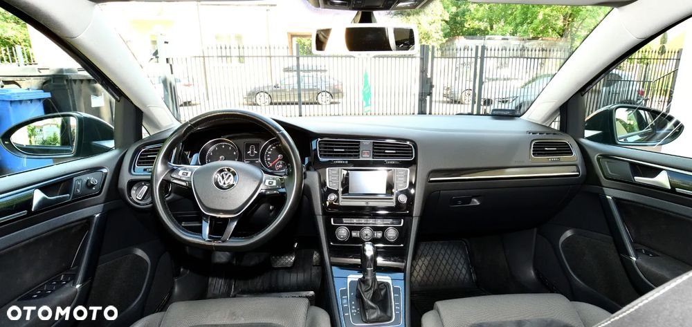 Volkswagen Golf - 38