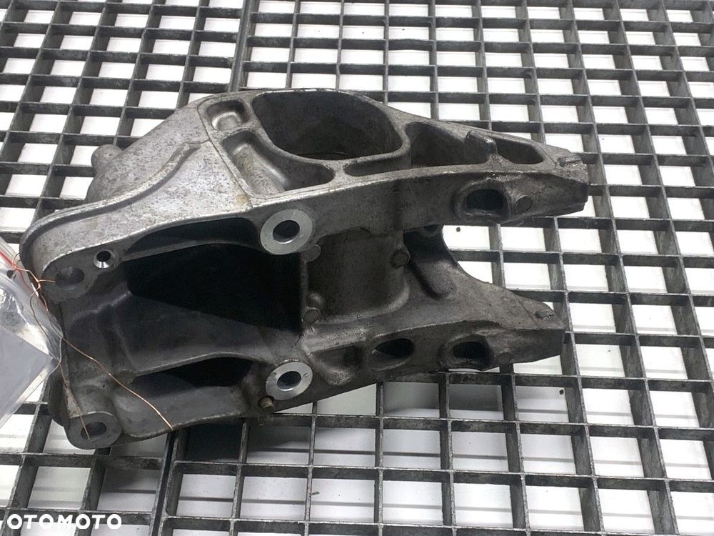 ŁAPA MOCOWANIE PÓŁOSI PRAWEJ  MERCEDES-BENZ KLASA A (W176) 2012 - 2018 A 180 (176.042) 90 kW [122 - 3