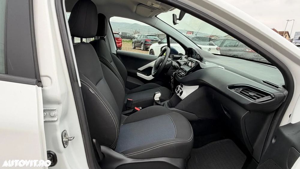 Peugeot 208 PureTech 75 Allure Pack - 10