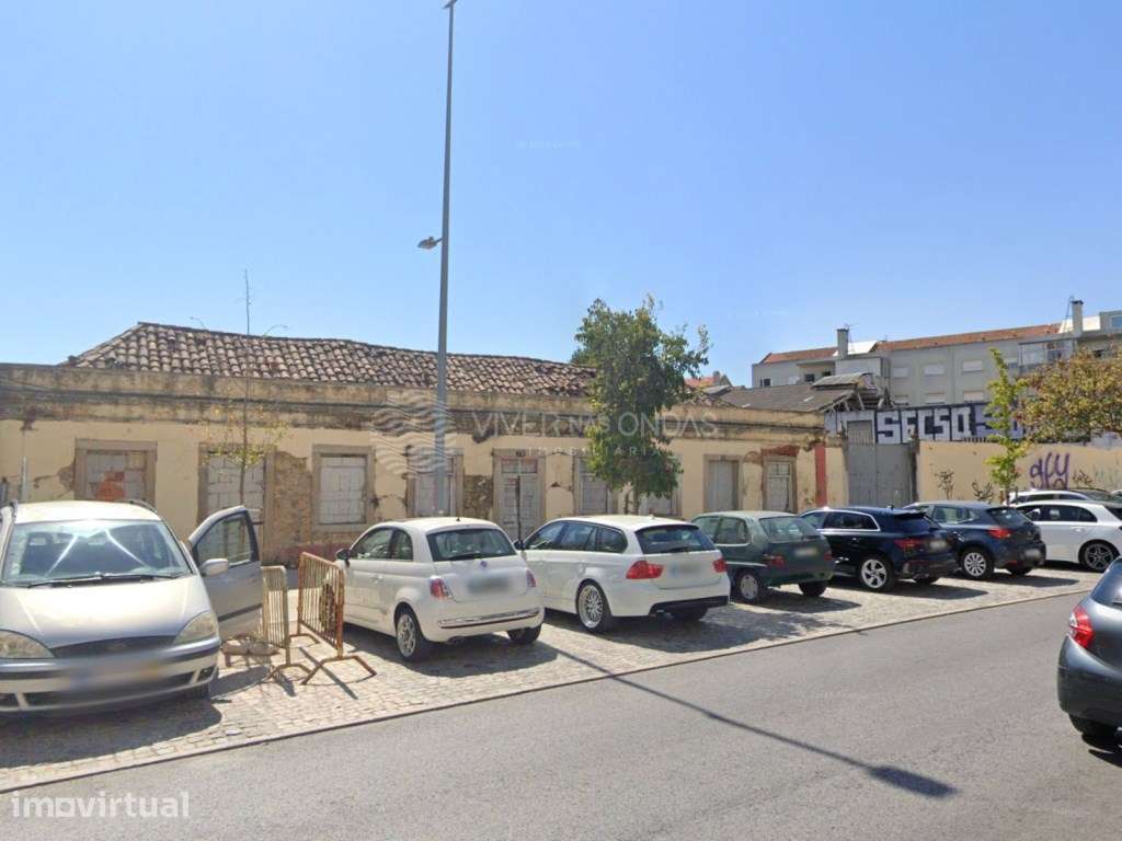 Conjunto de 3 imóveis em ruína para reabilitação no centro de Setúbal - Grande imagem: 3/20
