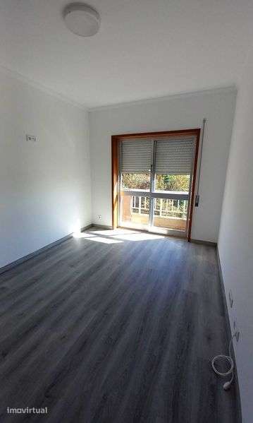 Arrenda-se Apartamento T3 - 2º andar em Espinho - Grande imagem: 4/12
