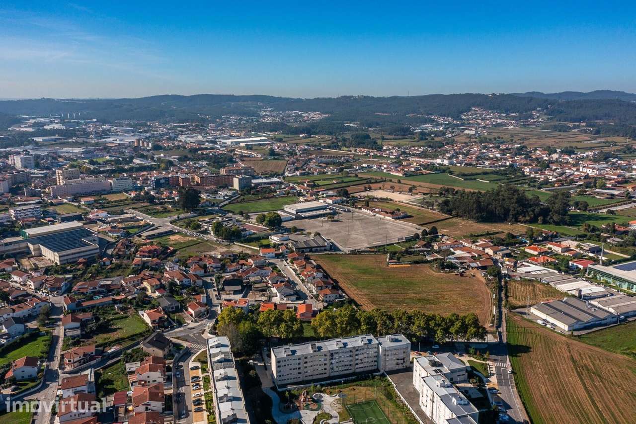 Venda de Terreno para Construção com 2.465 m2 no Centro da Cidade da T - Grande imagem: 3/40