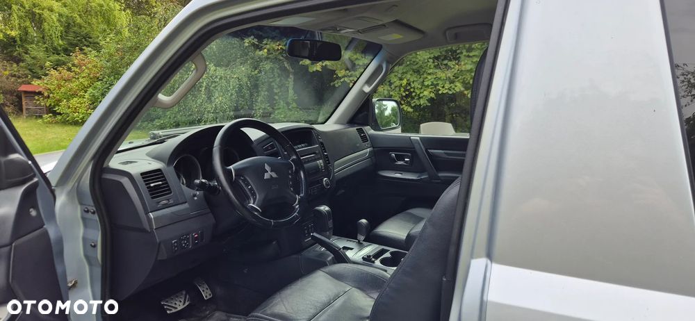 Mitsubishi Pajero 3.2 DID Intense + - 16