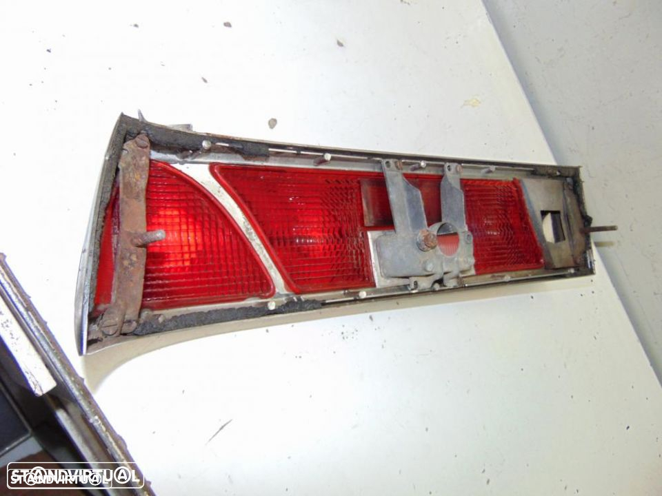 Mercedes rabo de peixe W 110, 111 farolins de trás - 2