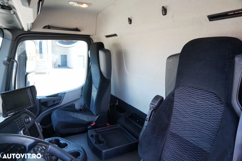 Mercedes-Benz ANTOS 1830 / CORTINĂ - 6,5 M / 4x2 / SOLO / DHOLLANDIA LIFT 2000 KG / EURO 6 - 30