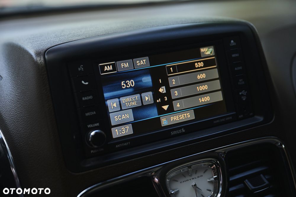 Chrysler Town & Country - 34