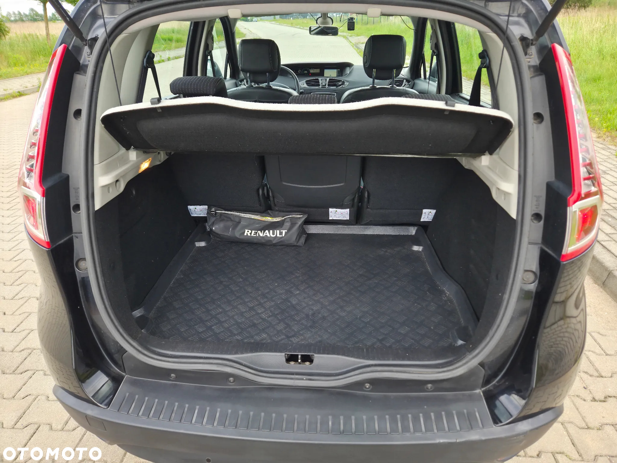 Renault Scenic dCi 110 LIMITED - 11