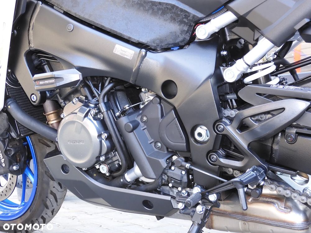 Suzuki GSX - 32