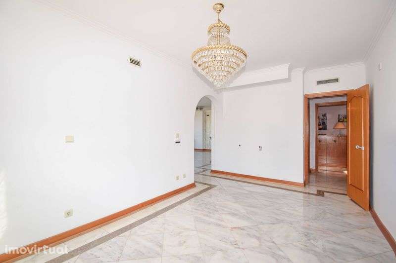 T3|Vista Rio| Box 2 Viaturas| Arrecadação| Quinta Grande Alfragide - Grande imagem: 3/12