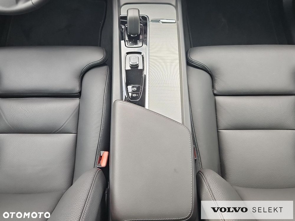 Volvo XC 60 T6 AWD Plug-in Hybrid Plus Dark - 25