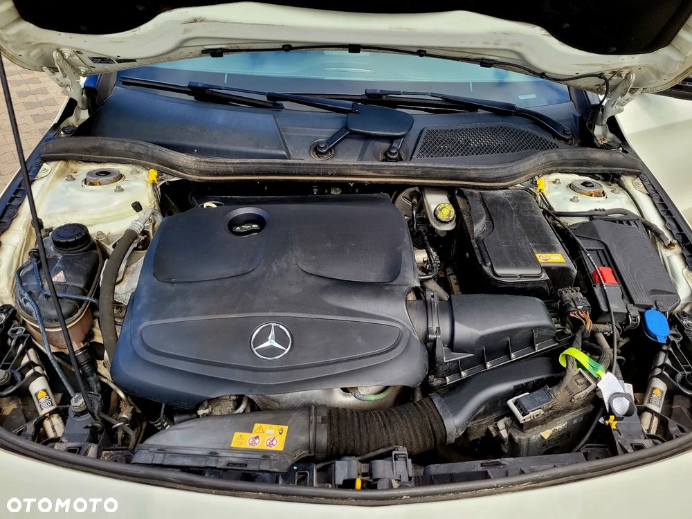 Mercedes-Benz CLA 200 7G-DCT AMG Line - 14