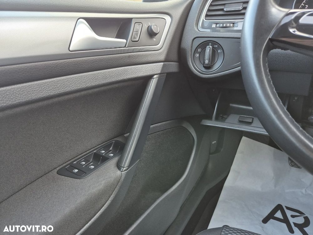 Volkswagen Golf - 13