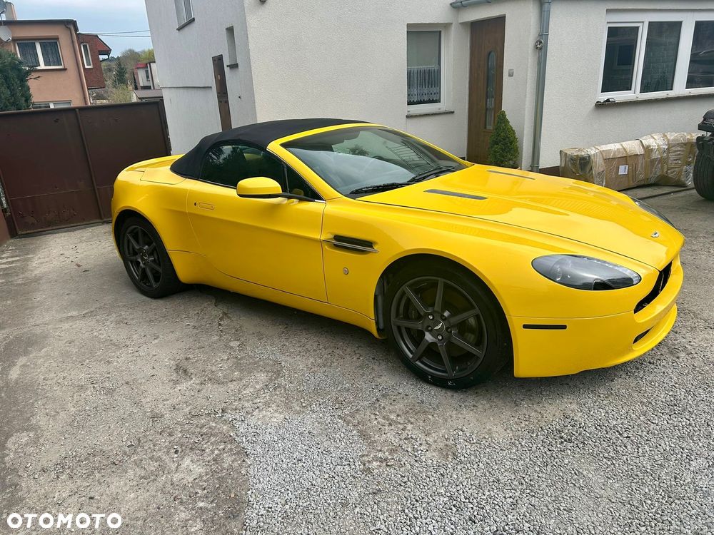 Aston Martin V8 Vantage - 1