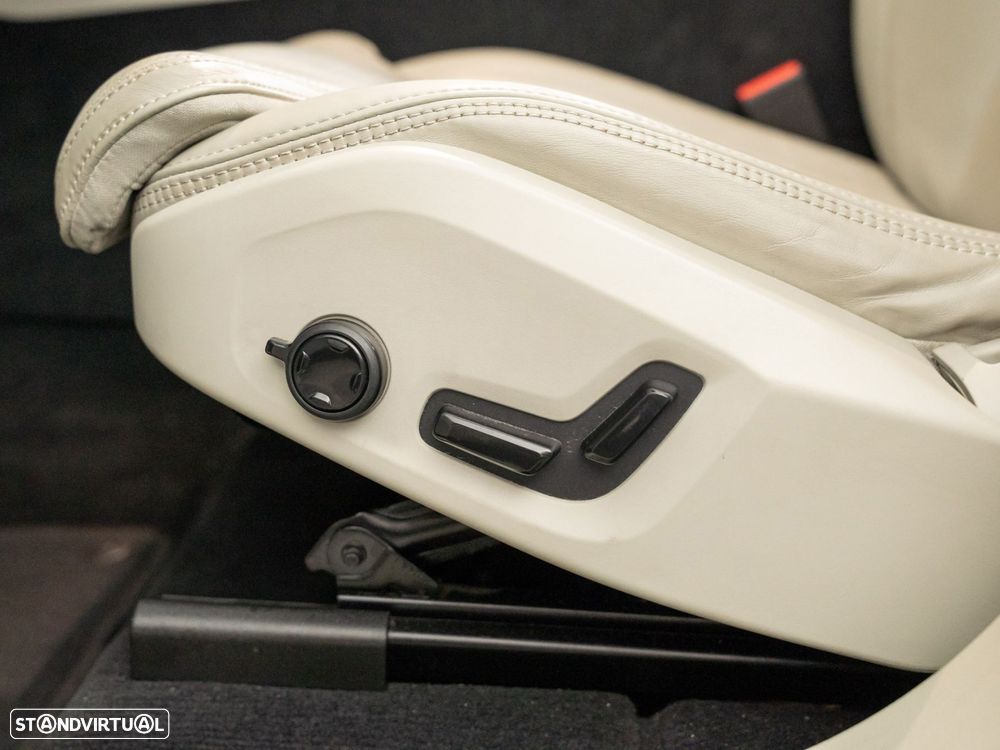 Volvo XC 60 2.0 T8 PHEV Ultimate Bright AWD - 23