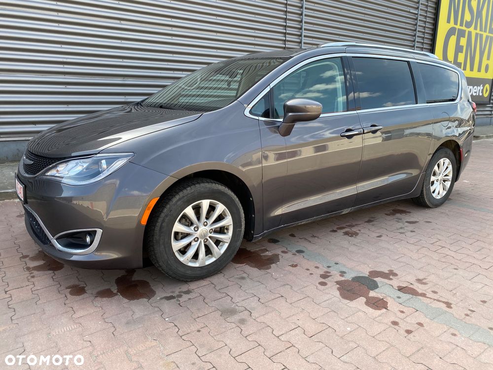 Chrysler Pacifica - 2