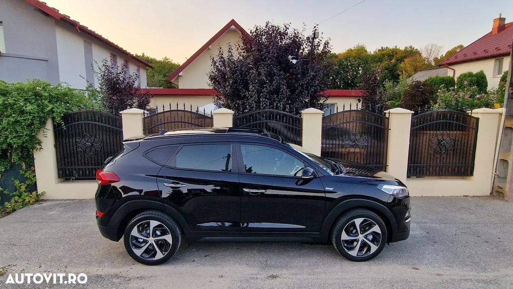 Hyundai Tucson 2.0 CRDI 4WD Automatik Premium - 25