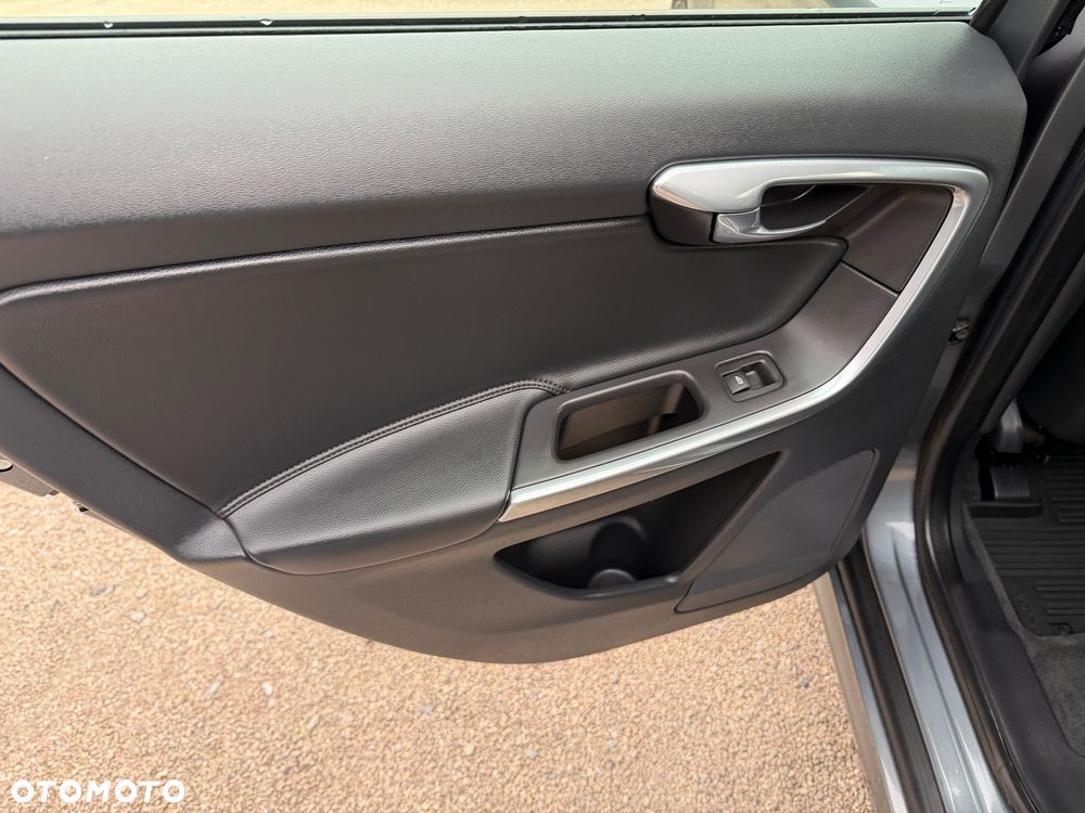 Volvo XC 60 D3 SCR Momentum - 33