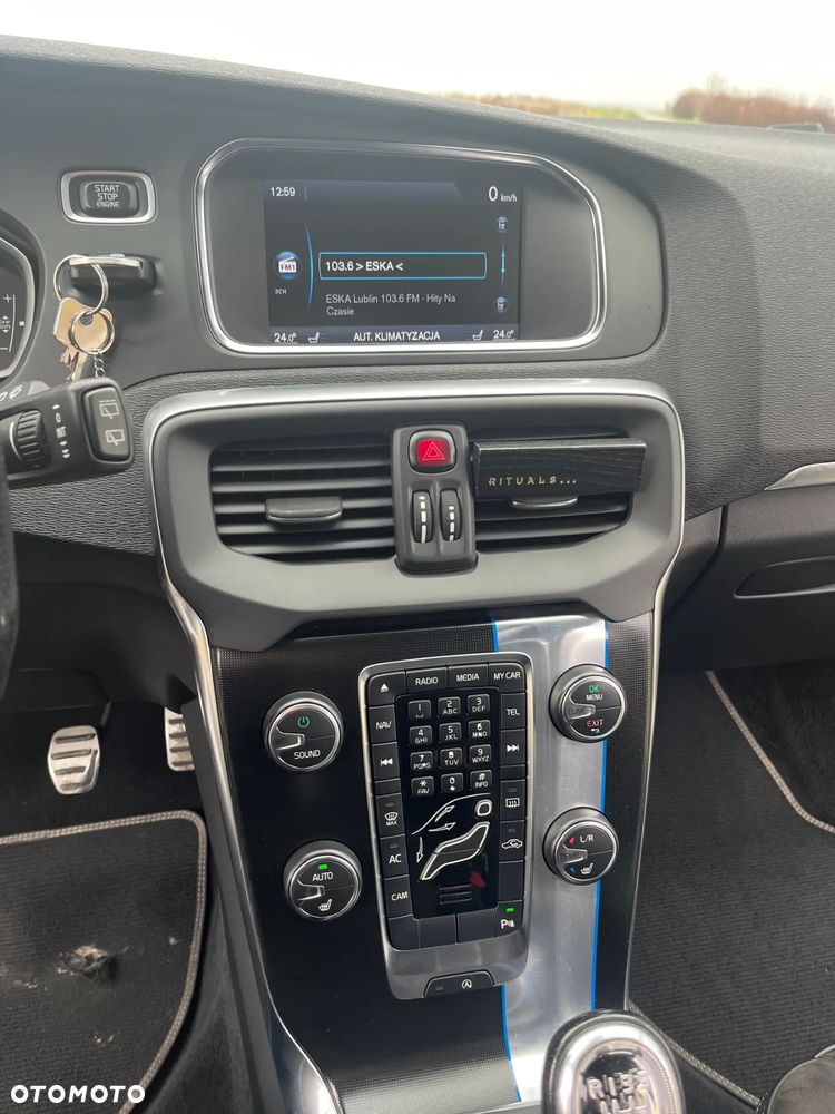 Volvo V40 D2 R-Design - 23