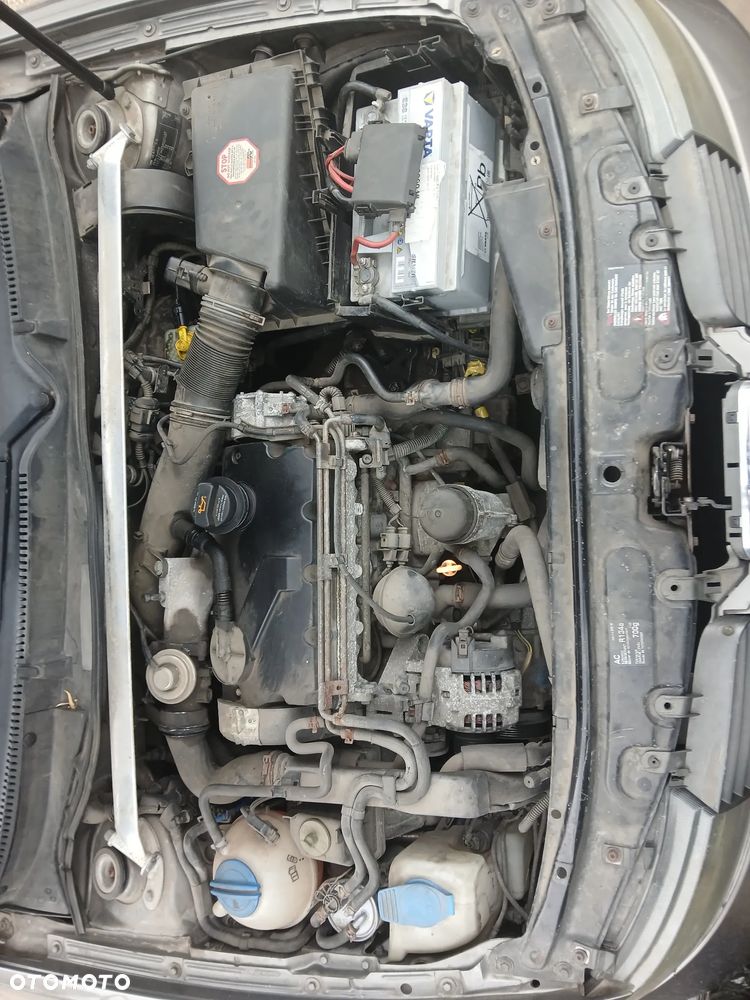 Seat Leon Cupra FR LS7U maska pokrywa silnika klapa bagażnika zderzak lampa reflektor pas przedni stop lampy halogeny przeciwmgłowe odblaski grill atrapa znaczek błotnik - 11