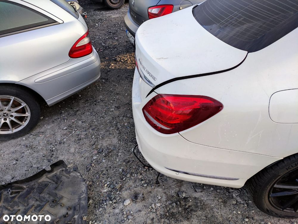 Mercedes-Benz Klasa C 300 BlueTEC Hybrid 7G-TRONIC Edition 1 - 24