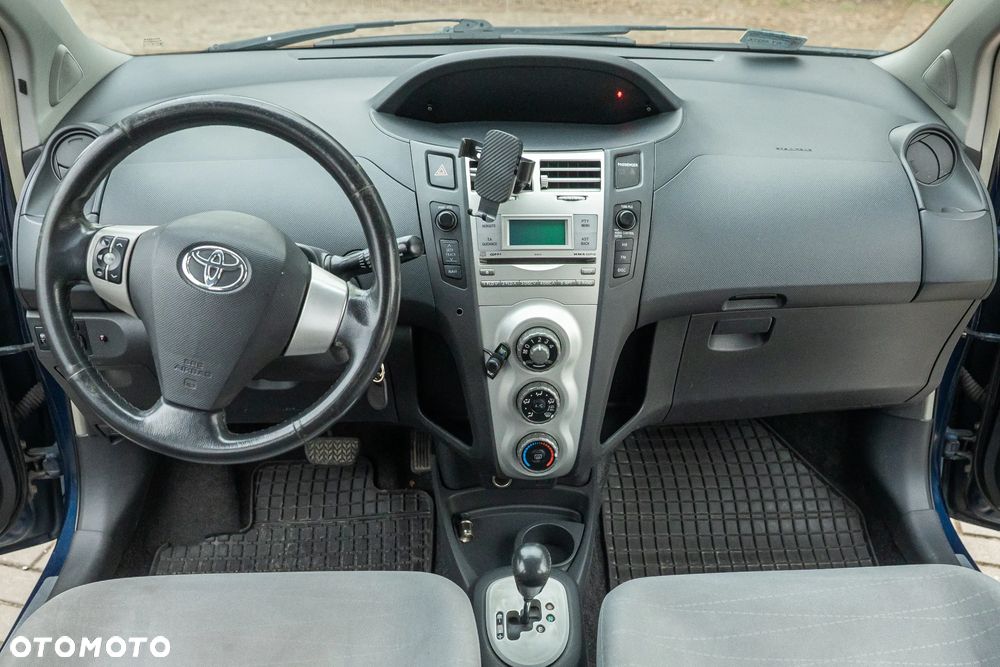 Toyota Yaris - 10
