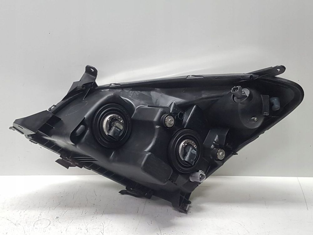 TOYOTA COROLLA VERSO 04- LAMPA PRAWY PRZÓD - 7