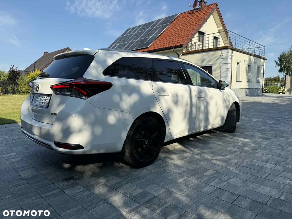 Toyota Auris 1.4 D-4D Premium - 4
