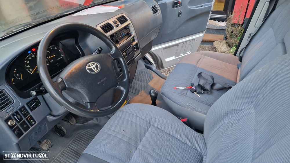 Toyota HiAce 2.5 D-4D C. Service 2.6T - 8