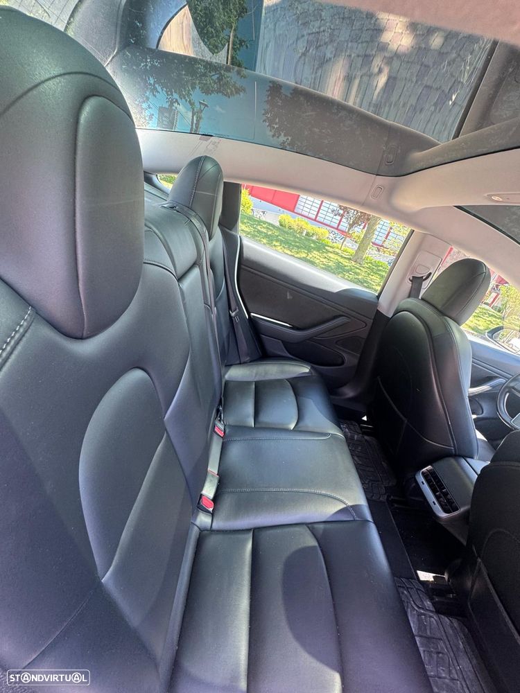 Tesla Model 3 - 8