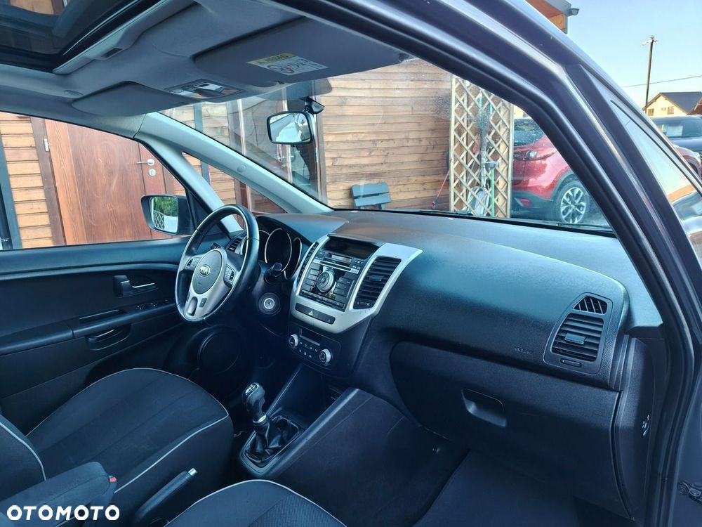 Kia Venga - 22
