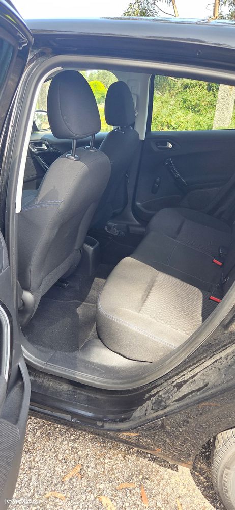 Peugeot 208 1.2 PureTech Style - 27
