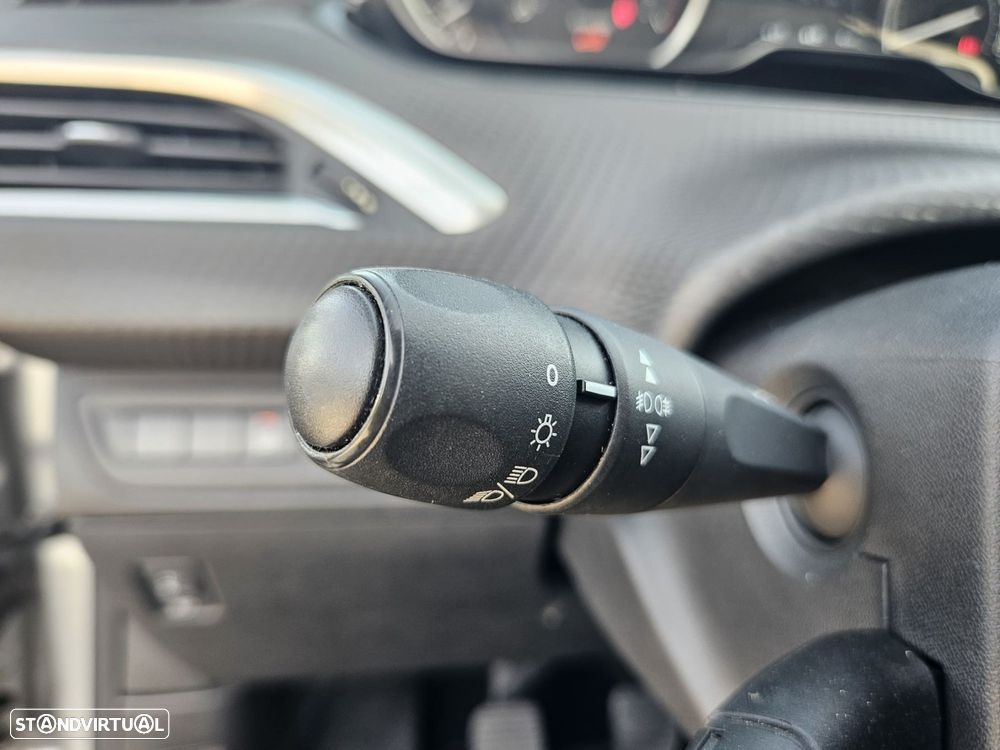 Peugeot 208 1.2 PureTech Style - 34