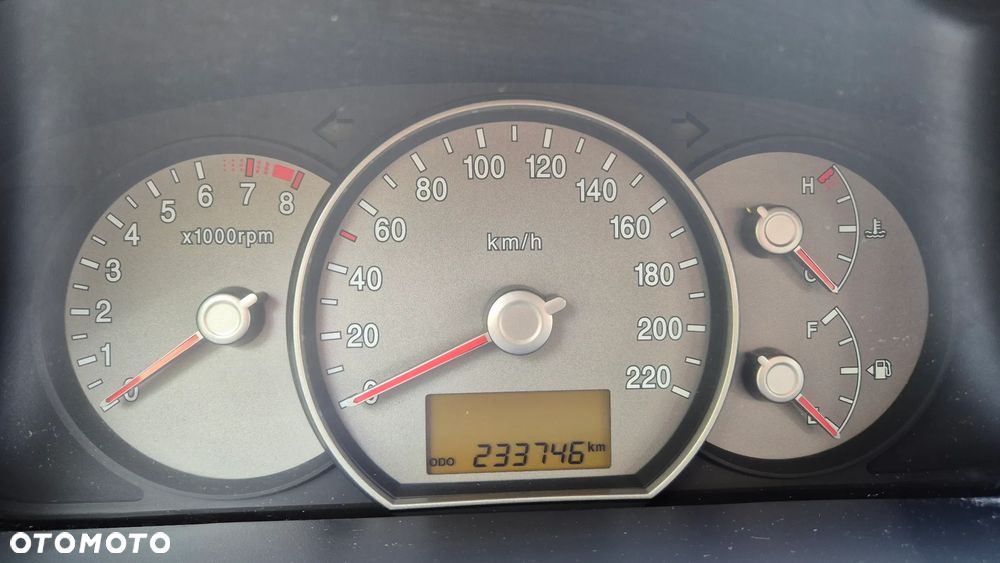 Kia Carens 2.0 EX - 8